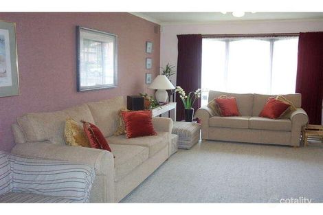 Property photo of 10 Peacock Close Mill Park VIC 3082