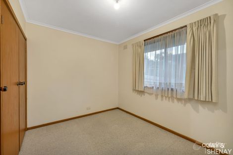 Property photo of 5 Gray Close Endeavour Hills VIC 3802