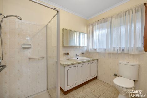 Property photo of 5 Gray Close Endeavour Hills VIC 3802