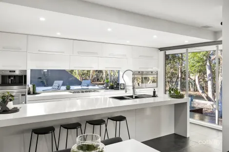 Property photo of 11 Maldon Drive Eynesbury VIC 3338