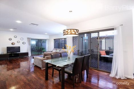 Property photo of 15 Kensley Circuit Craigieburn VIC 3064