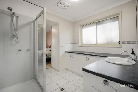 Property photo of 6 Hall Court Howlong NSW 2643