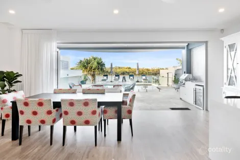Property photo of 7130 Marine Drive East Hope Island QLD 4212