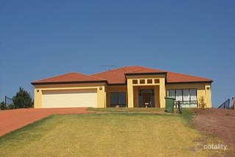 36 Harvey St, Mount Lofty, QLD 4350