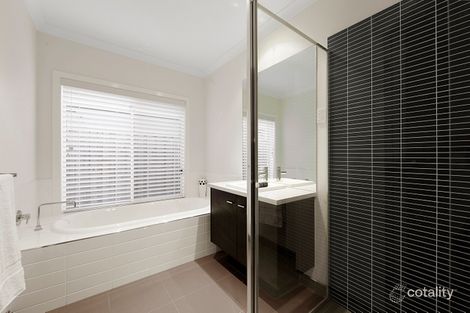 Property photo of 52 Montpelier Drive Berwick VIC 3806