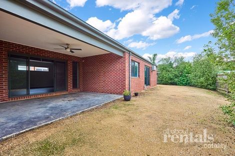 Property photo of 10 Westwood Road Cranbourne East VIC 3977
