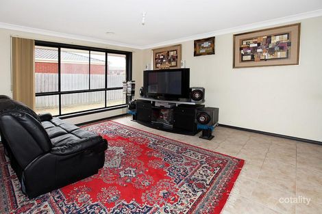 Property photo of 6 Garonne Circuit Roxburgh Park VIC 3064