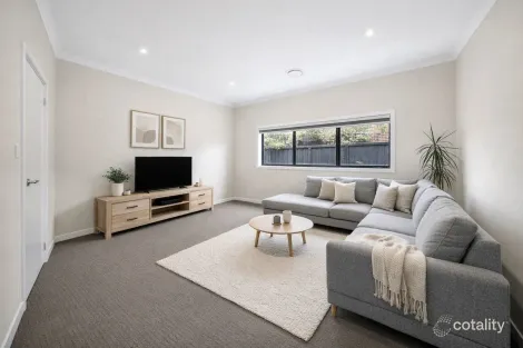 Property photo of 18 Attunga Grove Werribee VIC 3030