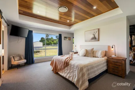 Property photo of 16 Makybe Drive Hodgson Vale QLD 4352