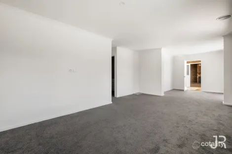Property photo of 35 Tivendale Road Officer VIC 3809