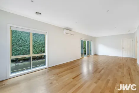 Property photo of 3/28 Fromhold Drive Doncaster VIC 3108