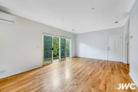Property photo of 3/28 Fromhold Drive Doncaster VIC 3108