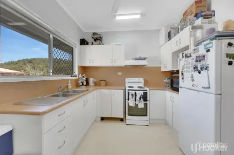 Property photo of 34 Flounder Crescent Toolooa QLD 4680