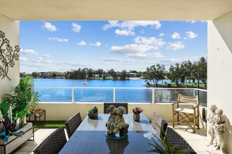 2/1 Lakefront Cres, Varsity Lakes, QLD 4227
