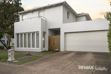 13 Saltbush St, Point Cook, VIC 3030