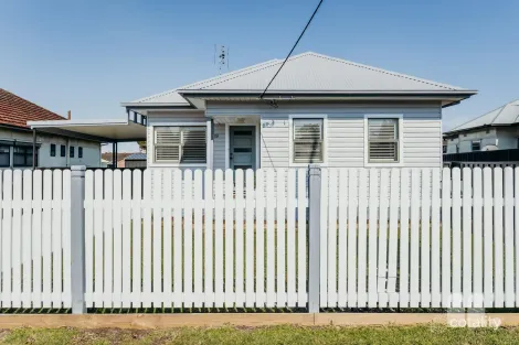 19 FAIRFIELD AVE, NEW LAMBTON, NSW 2305