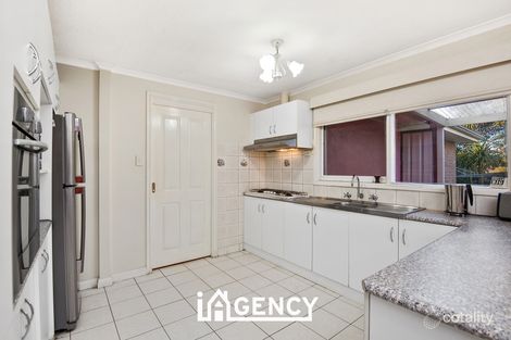 Property photo of 9 Aaran Close Endeavour Hills VIC 3802