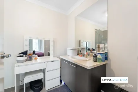 Property photo of 35 Benson Drive Werribee VIC 3030