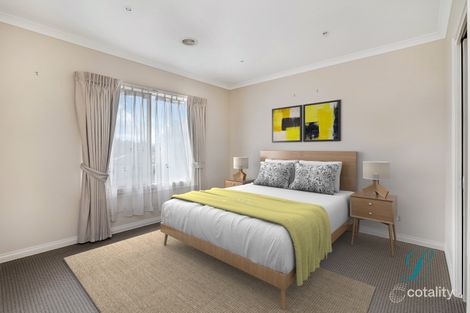 Property photo of 33 Wallaby Walk Sunbury VIC 3429