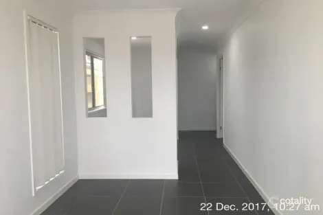 Property photo of 21 Splendour Circuit Yarrabilba QLD 4207