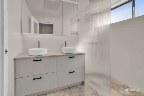 Property photo of 2/29 Second Avenue Broadbeach QLD 4218