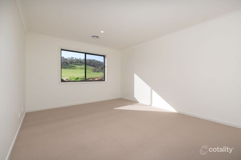 Property photo of 26 Hampshire Boulevard Leneva VIC 3691