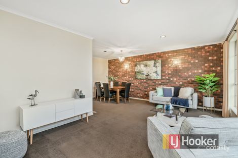Property photo of 10 Little Boy Rise Endeavour Hills VIC 3802