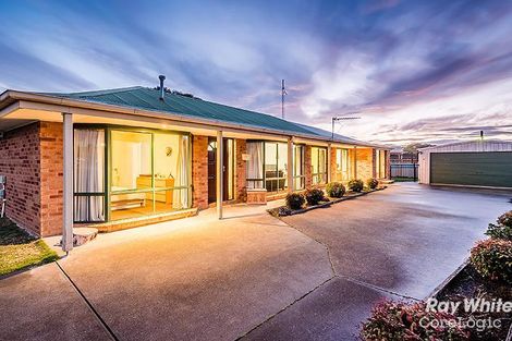 Property photo of 33 Navarre Drive Cranbourne West VIC 3977