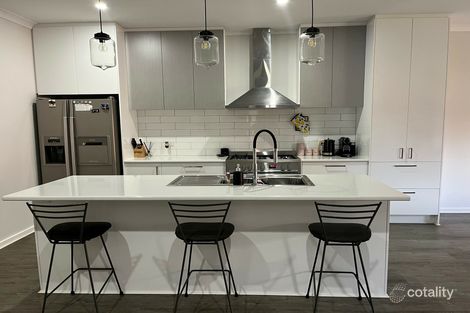 Property photo of 2/17 Regan Drive Romsey VIC 3434