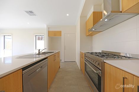 Property photo of 16 Crowlands Circuit Eynesbury VIC 3338