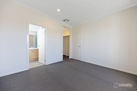 Property photo of 16 Crowlands Circuit Eynesbury VIC 3338
