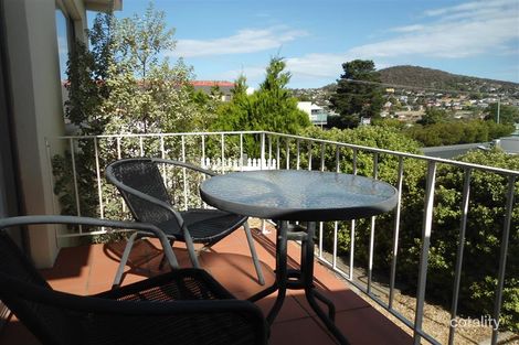 Property photo of 8/2-4 Boatta Road Lindisfarne TAS 7015