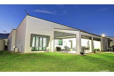 Property photo of 15 Wedgeleaf Place Ashfield QLD 4670