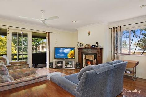 16 Howard Ct, Sandstone Point, QLD 4511