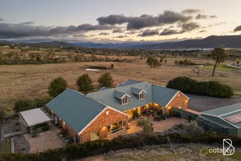 Property photo of 30 Moringol Place Royalla NSW 2620