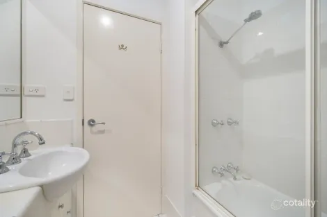 Property photo of 11/75 Riding Road Hawthorne QLD 4171