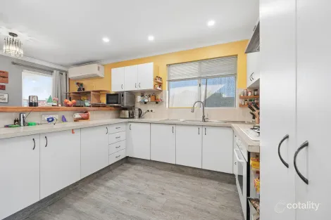 Property photo of 6 Carringal Place Armadale WA 6112