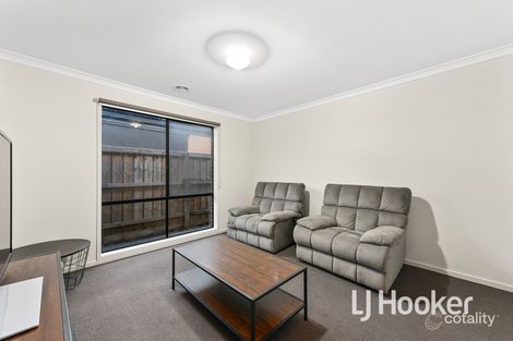 Property photo of 8 Longmeadow Road Officer VIC 3809