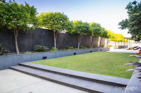 Property photo of 2/4 Aplin Street Townsville City QLD 4810