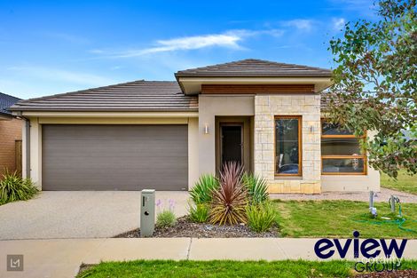 Property photo of 13 Yaleri Rise Werribee VIC 3030