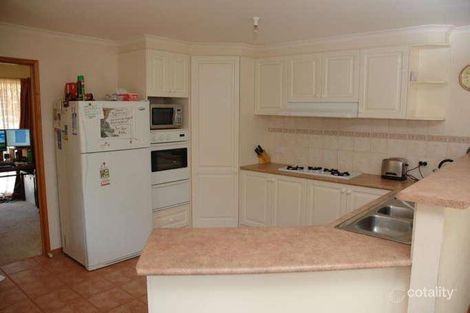 Property photo of 33 Jerilderie Drive Berwick VIC 3806