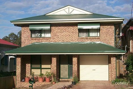 8 Normanby St, Indooroopilly, QLD 4068