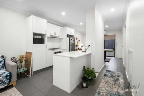 Property photo of 21 Clendon Way Craigieburn VIC 3064
