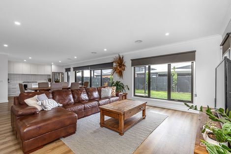 Property photo of 21 Sandy Crescent Invermay Park VIC 3350