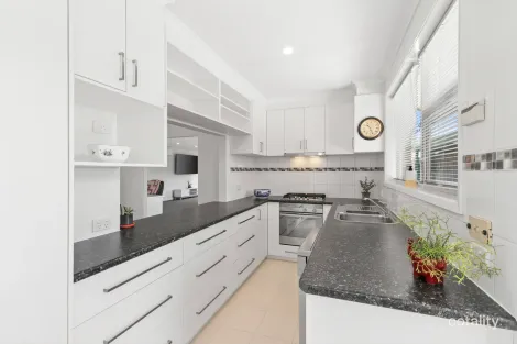 Property photo of 4 Solar Drive Whittington VIC 3219