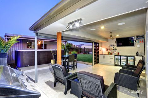 Property photo of 18 Wedgeleaf Place Ashfield QLD 4670