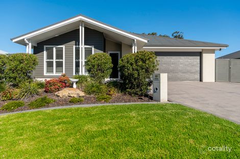 Property photo of 11 Iluka Crescent Narrawallee NSW 2539