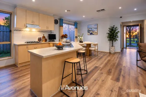 Property photo of 31 Penshurst Way Cranbourne North VIC 3977