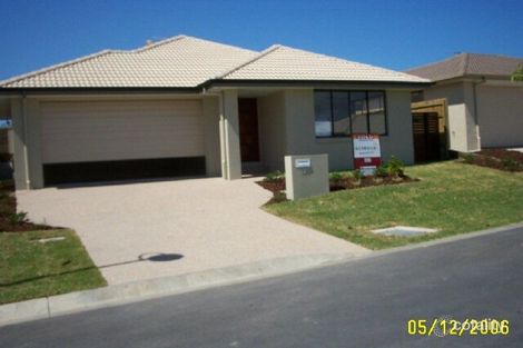 11 Dundee Cres, Wakerley, QLD 4154