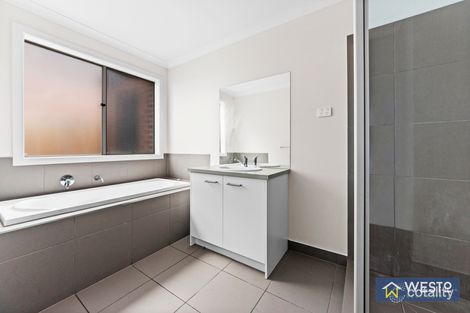 Property photo of 7 Salinga Drive Werribee VIC 3030